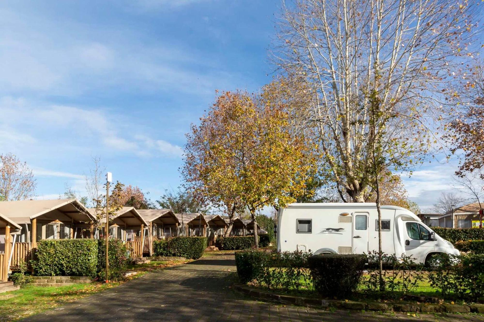 Parco vacanze Hu In Town 2*